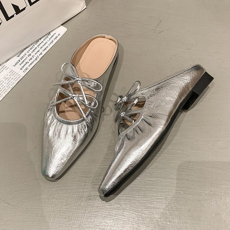 Damen Spitz zulaufende Metallic-Mules mit gerafftem Vorderblatt und Zierband‑Schnürung Shop Nory