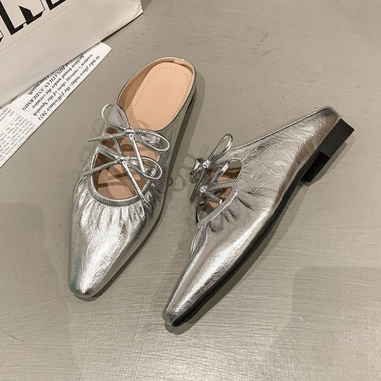 Damen Spitz zulaufende Metallic-Mules mit gerafftem Vorderblatt und Zierband‑Schnürung Shop Nory