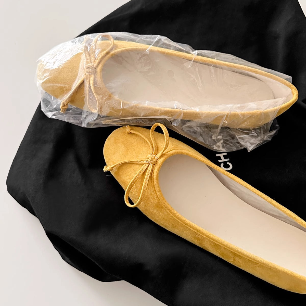Damen Ballerinas mit zartem Schleifen-Detail und hochwertigem Wildleder