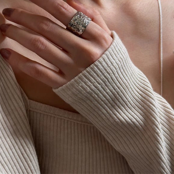 Damen Offener Ring mit innovativer Struktur und glitzernden Akzenten Shop Nory
