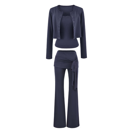 Damen dreiteiliges Lounge-Set mit kurzem Knopfcardigan, Spitzentop und Wickel-Schlaghose Shop Nory
