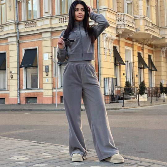 Damen Kurzgeschnittenes Zip-Oberteil mit lockerfallender High-Waist-Loungehose Shop Nory