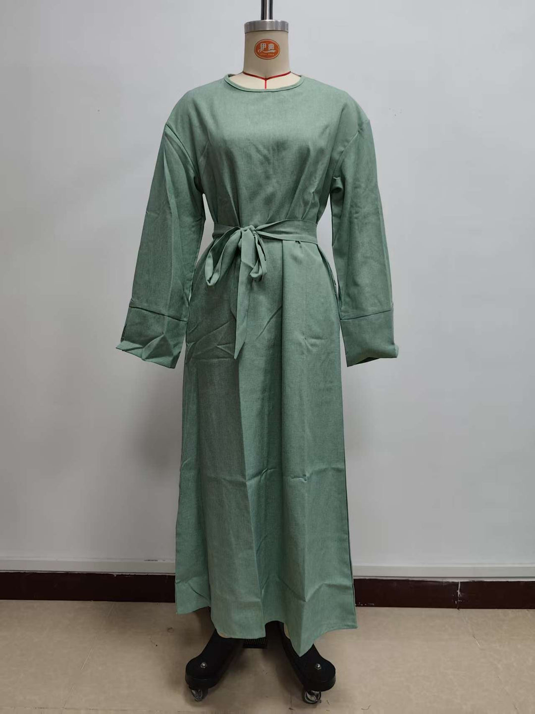 Damen Maxikleid aus Leinen-Mix mit Taillengürtel und weiten Manschellen Shop Nory