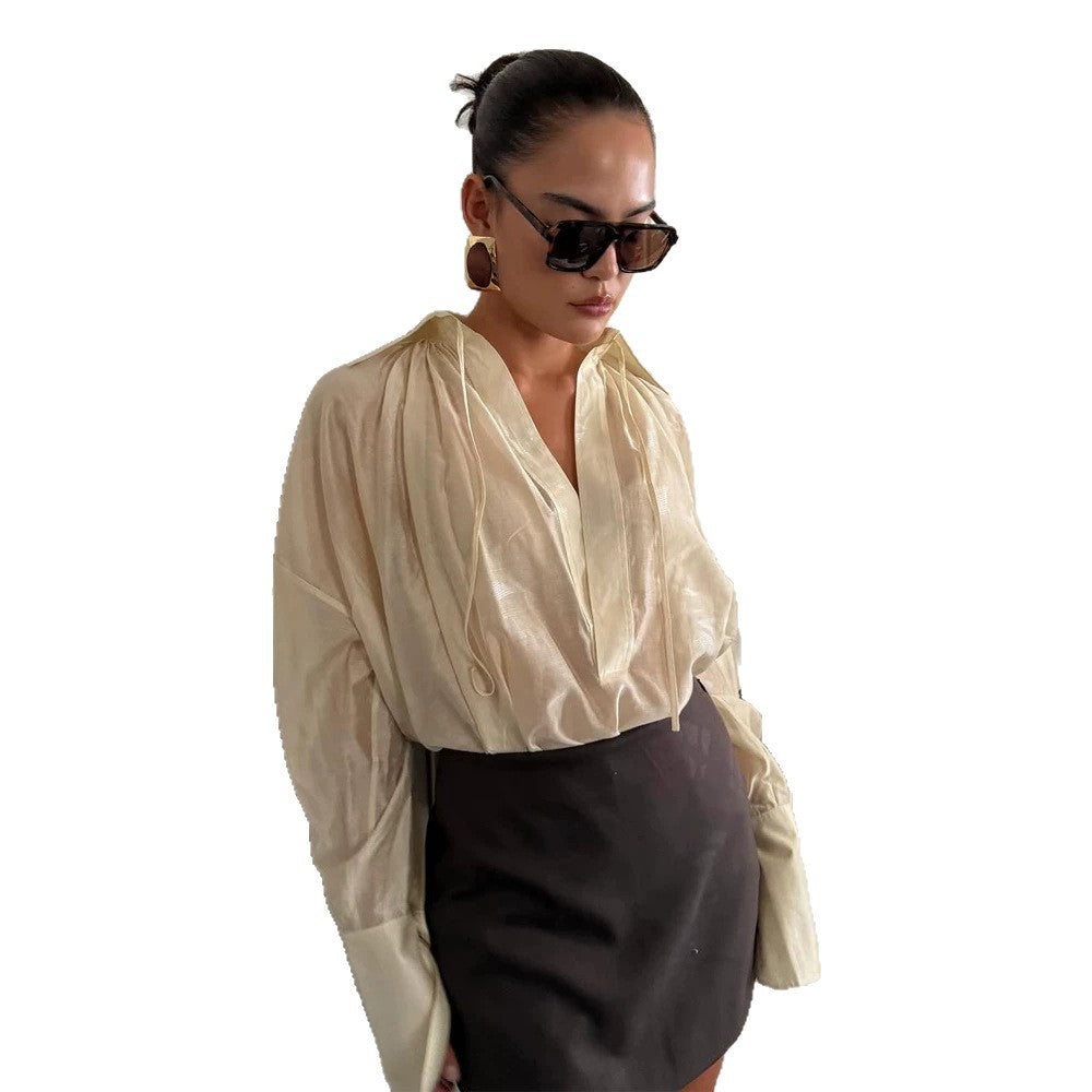 Damen Seidenglänzende Oversize-Bluse mit tiefem V‑Ausschnitt, weiten Manschetten & legerer Silhouette Shop Nory