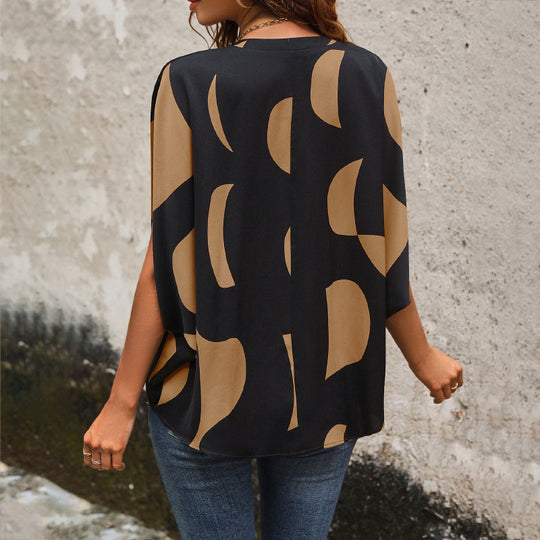Damen Legeres Viskose-Blusenshirt mit abstraktem Print, V-Ausschnitt und überschnittener Kurzarm Shop Nory