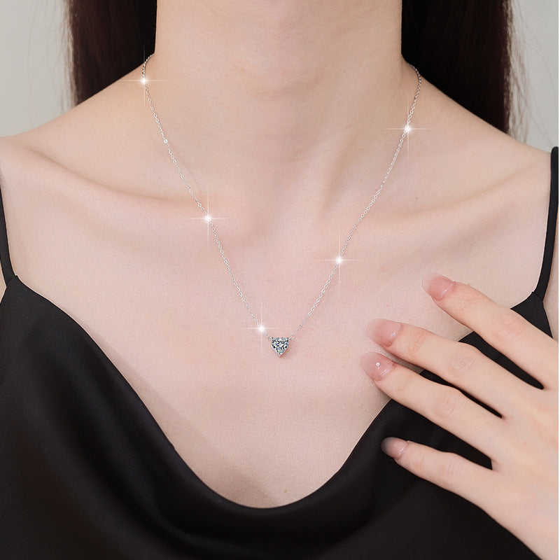 Damen Halskette mit funkelndem Herzanhänger und hochwertigem Zirkonia Shop Nory