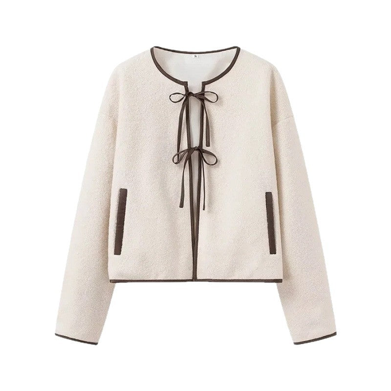 Damen Kurz geschnittene Teddyjacke mit Bindebändern und Kontrastpaspel Shop Nory