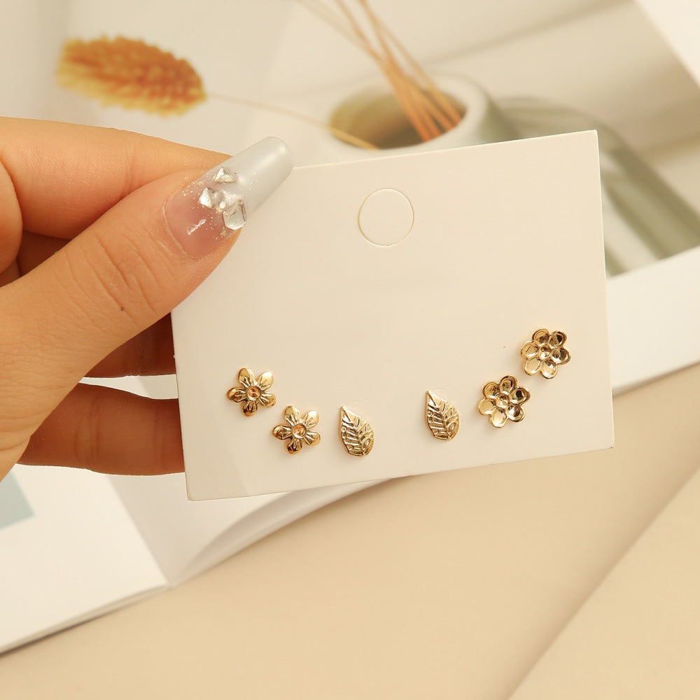 Damen Ohrringe im floralen Design mit detailreichen Blüten und Blättern Shop Nory