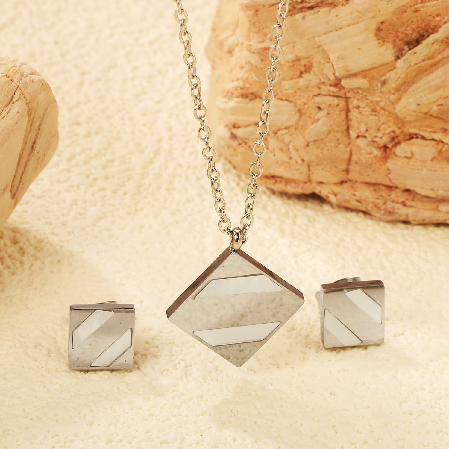 Damen moderne Halskette mit elegantem, geometrischem Anhänger Shop Nory