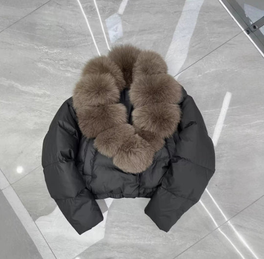 Damen nan kurz geschnittene Boxy-Pufferjacke mit extra großem Webpelzkragen und formstabilem Saum Shop Nory