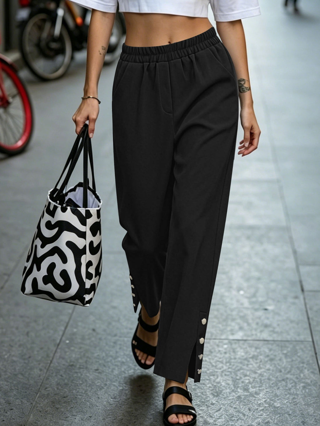 Damen Locker geschnittene High‑Waist Freizeithose mit Elastikbund und Zier‑Druckknopfleiste am Bein Shop Nory