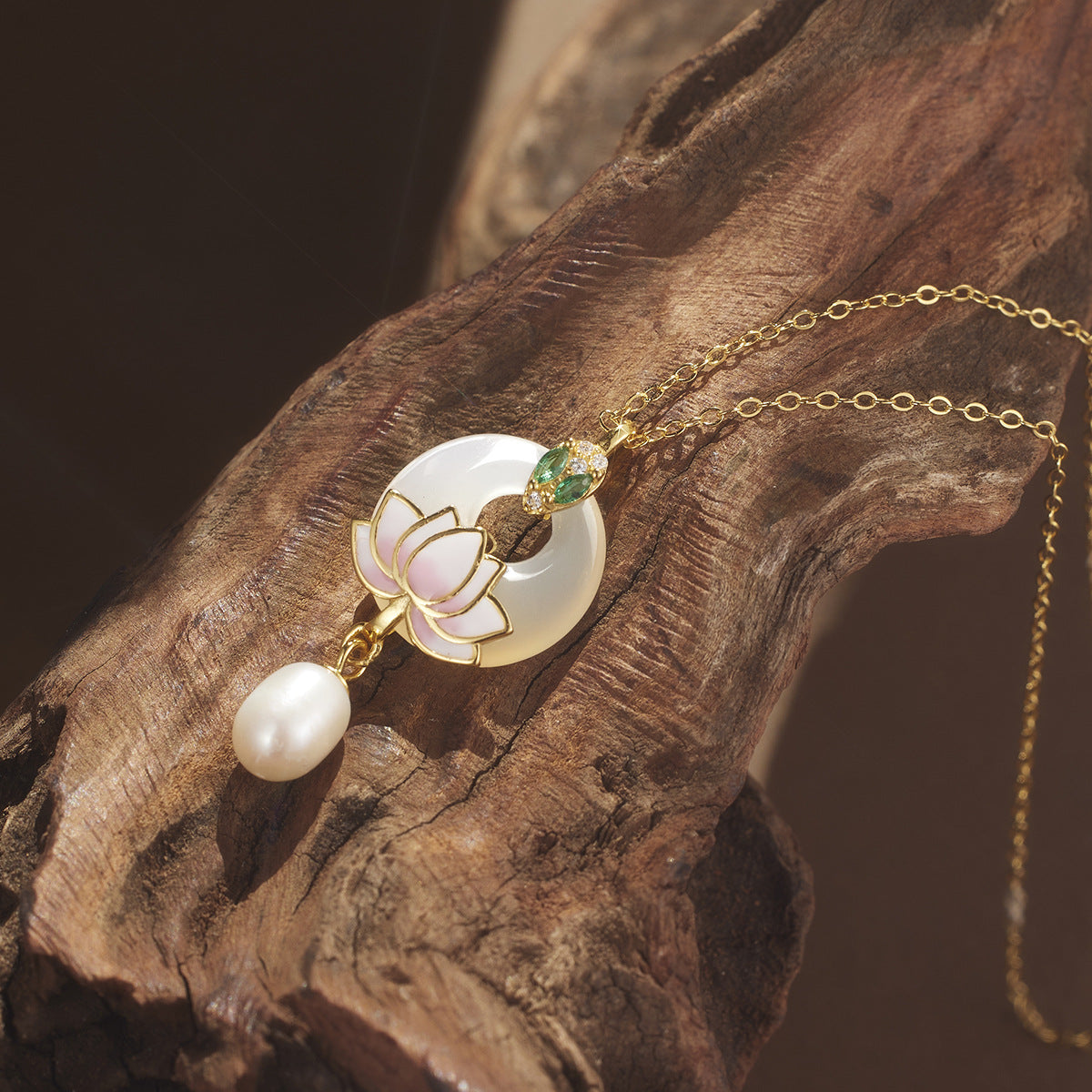 Damen Halskette mit elegantem Lotus-Anhänger und Perle Shop Nory