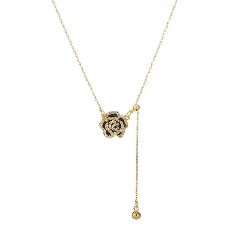 Damen Halskette mit filigranem Rosenanhänger und elegantem Design Shop Nory