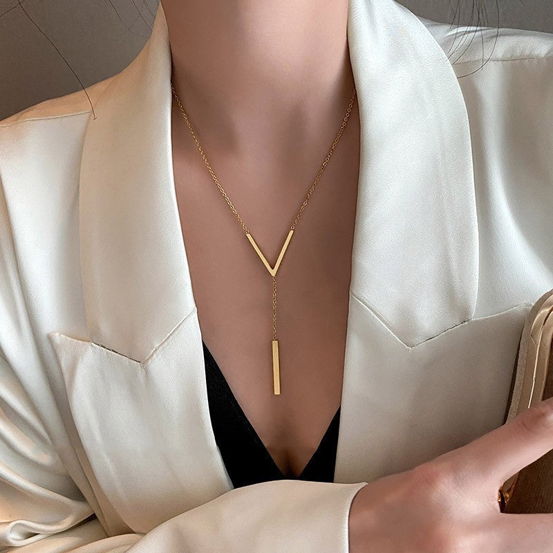Damen mehrlagige Halskette mit minimalistischen Anhängern und eleganten Details Shop Nory