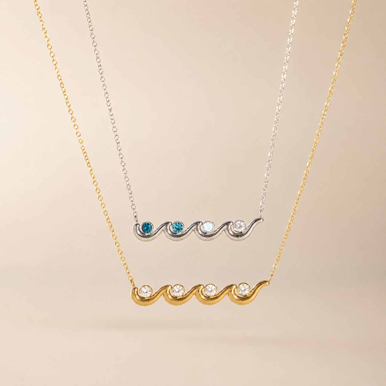 Damen Halskette mit wellenförmigem Design und funkelnden Zirkonia-Akzenten Shop Nory
