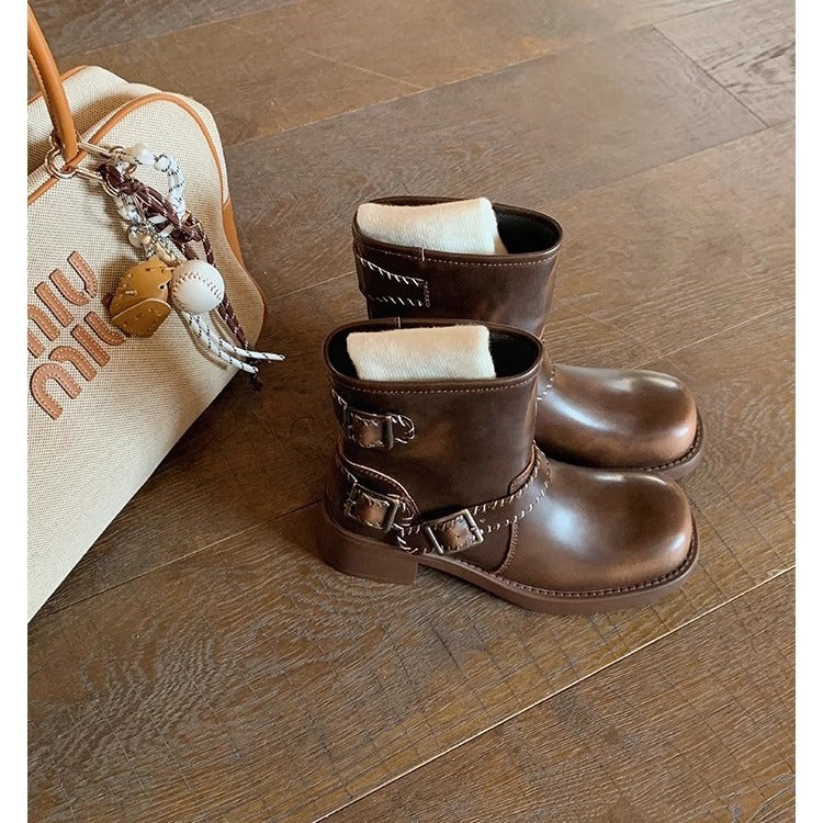 Damen Biker‑Stiefelette aus Glattleder mit dekorativer Ziernaht, Doppelriemen und robuster Profilsohle Shop Nory
