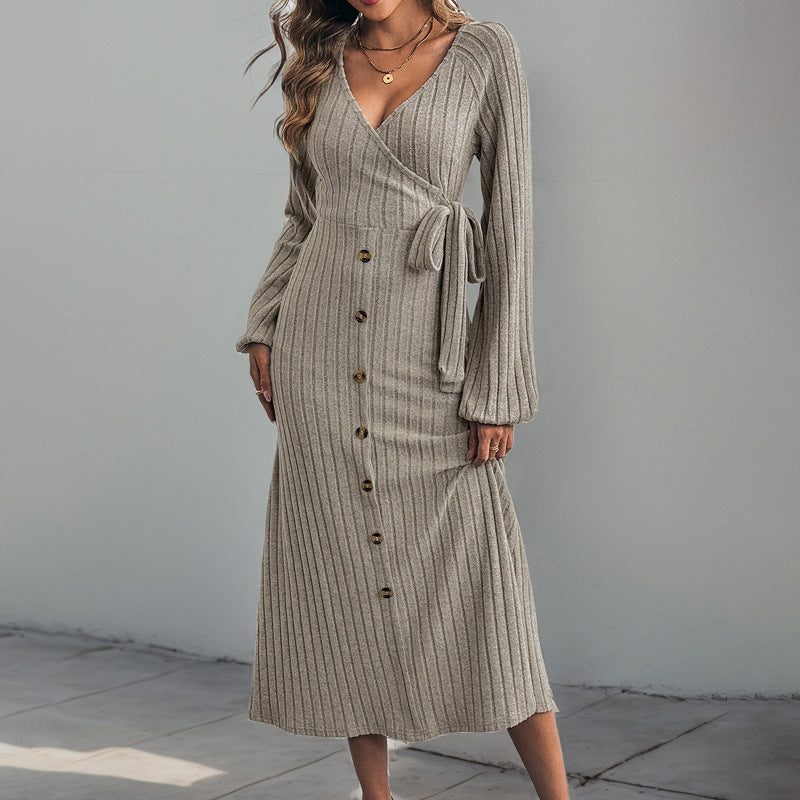 Damen Geripptes Wickel-Midikleid mit V-Ausschnitt, Ballonärmeln & Knopfleiste Shop Nory