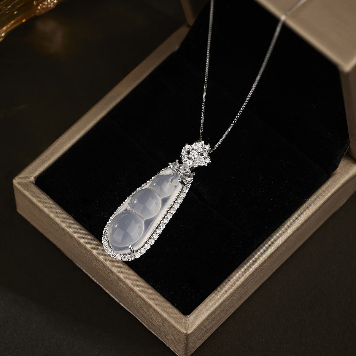 Damen Halskette mit luxuriösem Anhänger aus Halbedelstein und funkelnden Zirkonia-Elementen Shop Nory