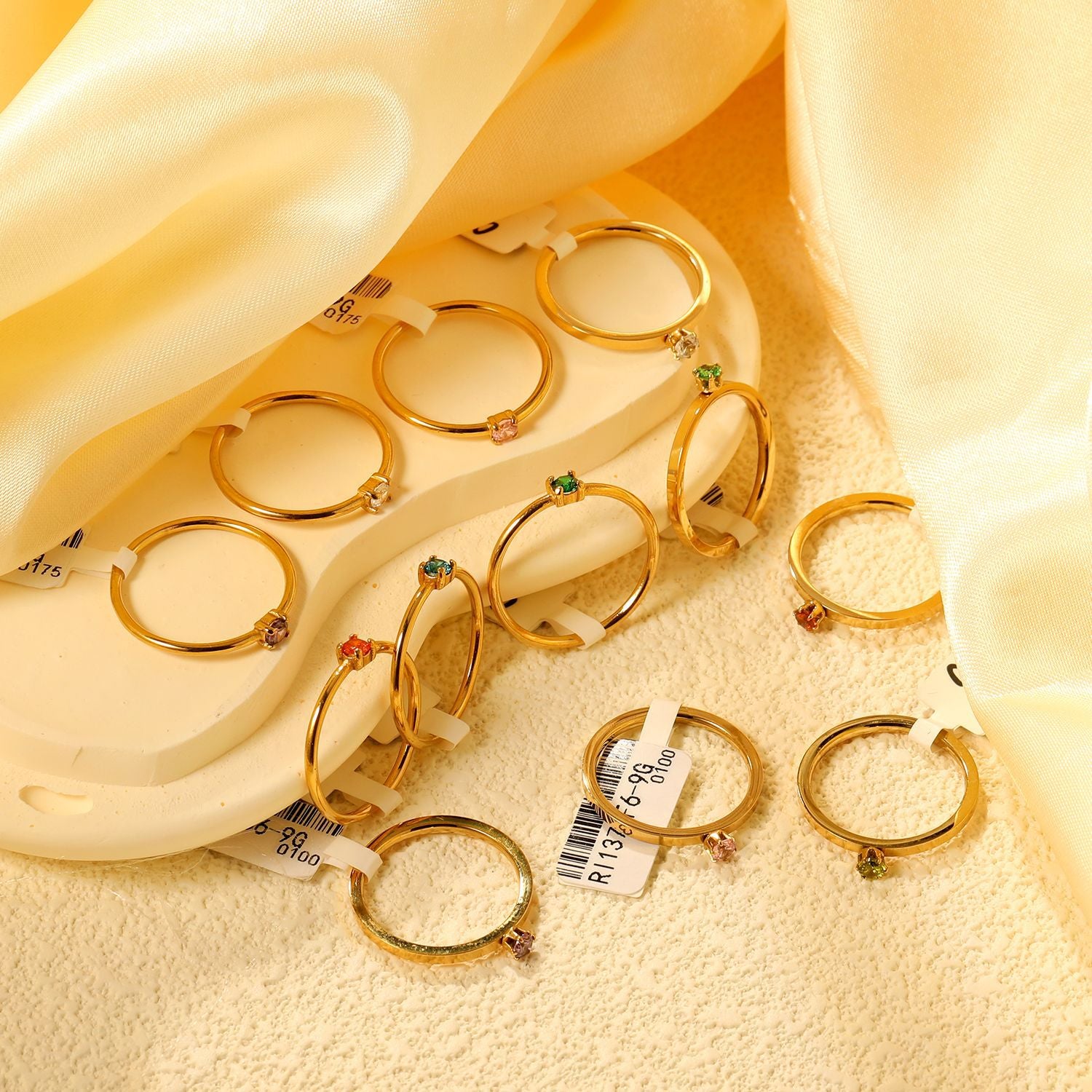 Damen Ring mit funkelndem blauen Zirkonia aus hochwertigem Edelstahl und goldplattierter Oberfläche Shop Nory