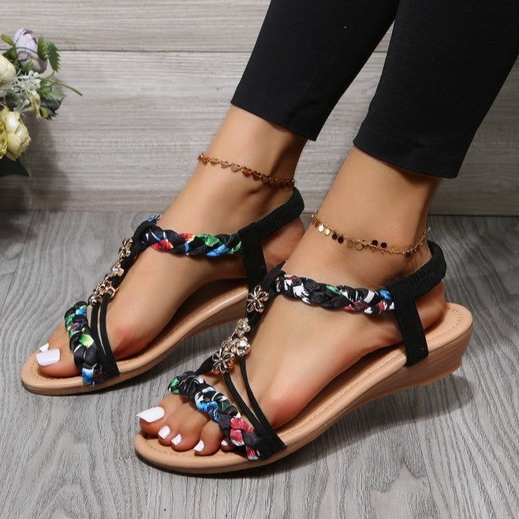 Damen modische Häkelsandalen mit buntem Riemendesign und elegantem Fußbett Shopnory