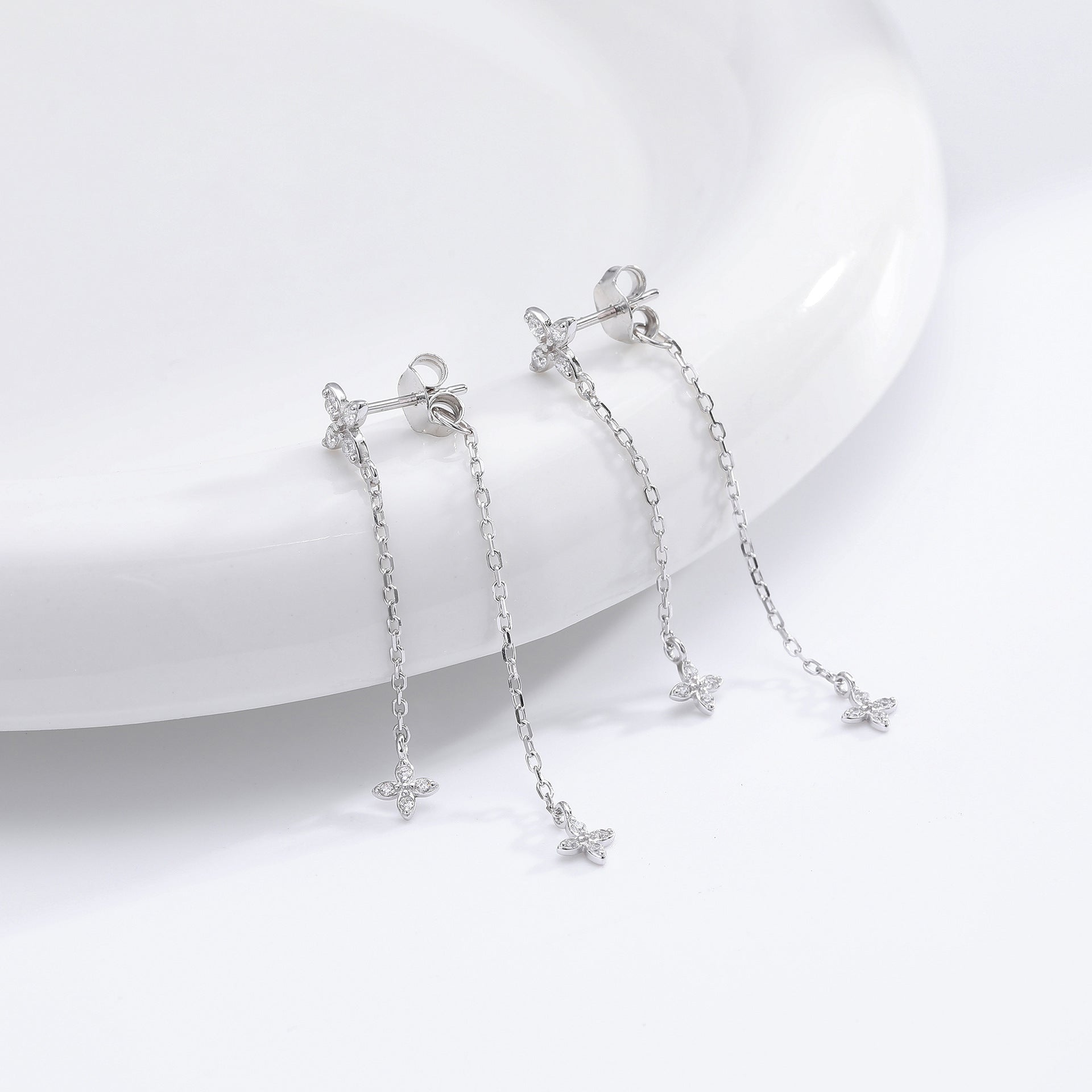 Damen Ohrhänger mit funkelnden Zirkon-Akzenten und elegantem Ketten-Design Shop Nory