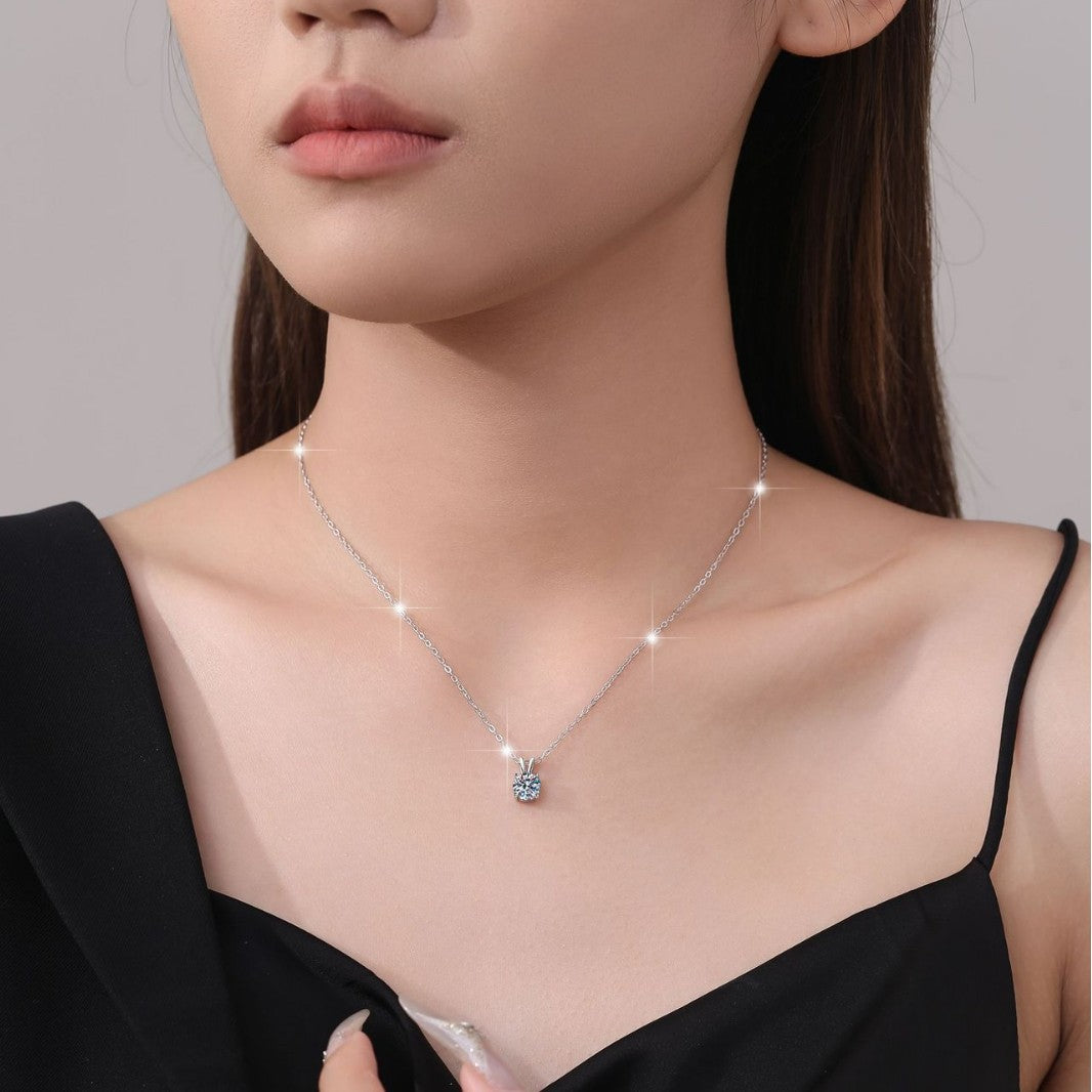 Damen Halskette mit funkelndem Zirkonia-Anhänger und feiner Silberkette Shop Nory