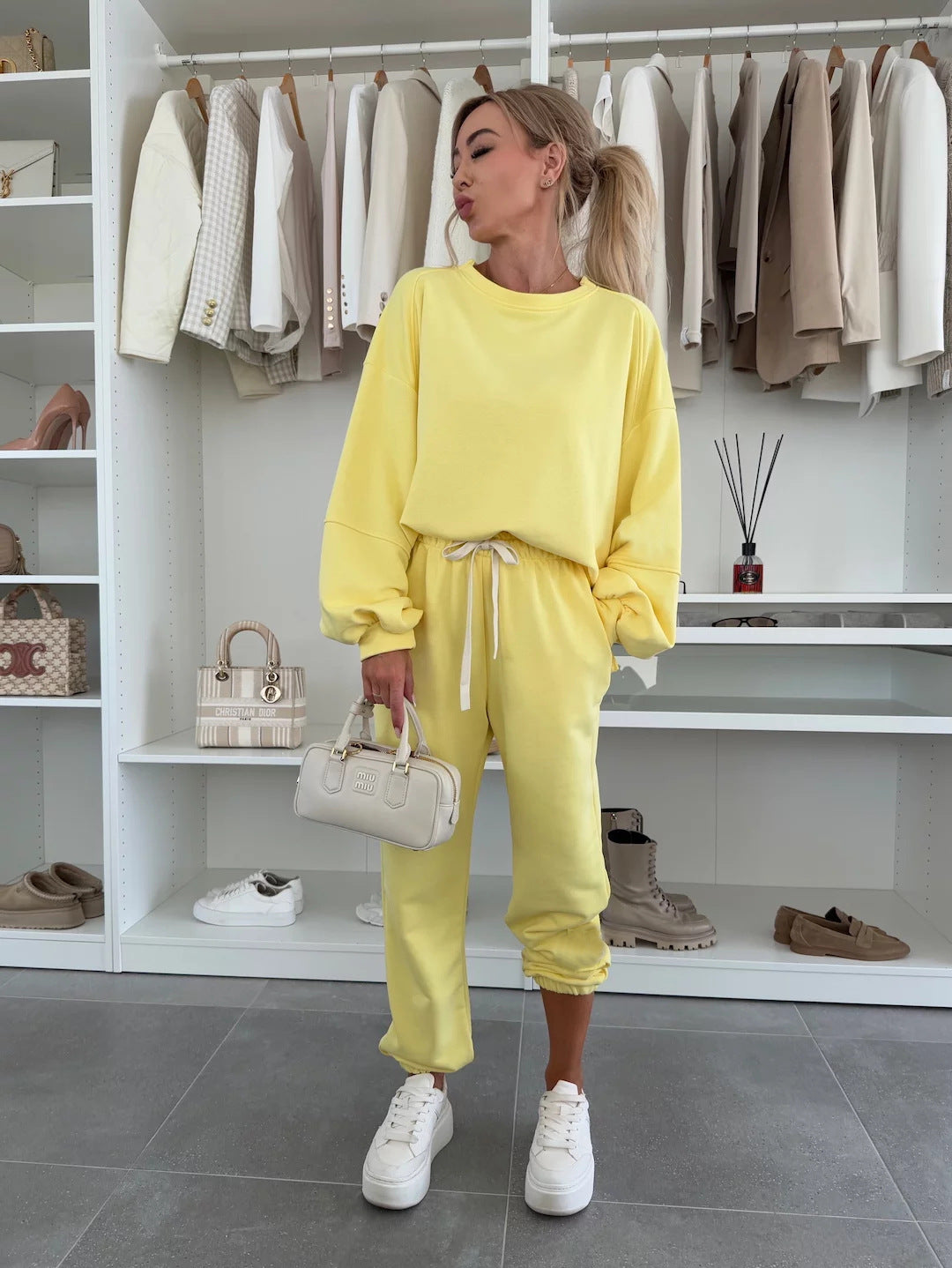Damen Oversized Loungewear-Set aus weich angerautem Sweat mit Kordelzug-Jogginghose und relaxed Pullover Shop Nory