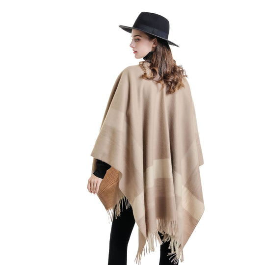 Damen Kuscheliger Oversize Poncho mit Fransen und Blockstreifen Shop Nory
