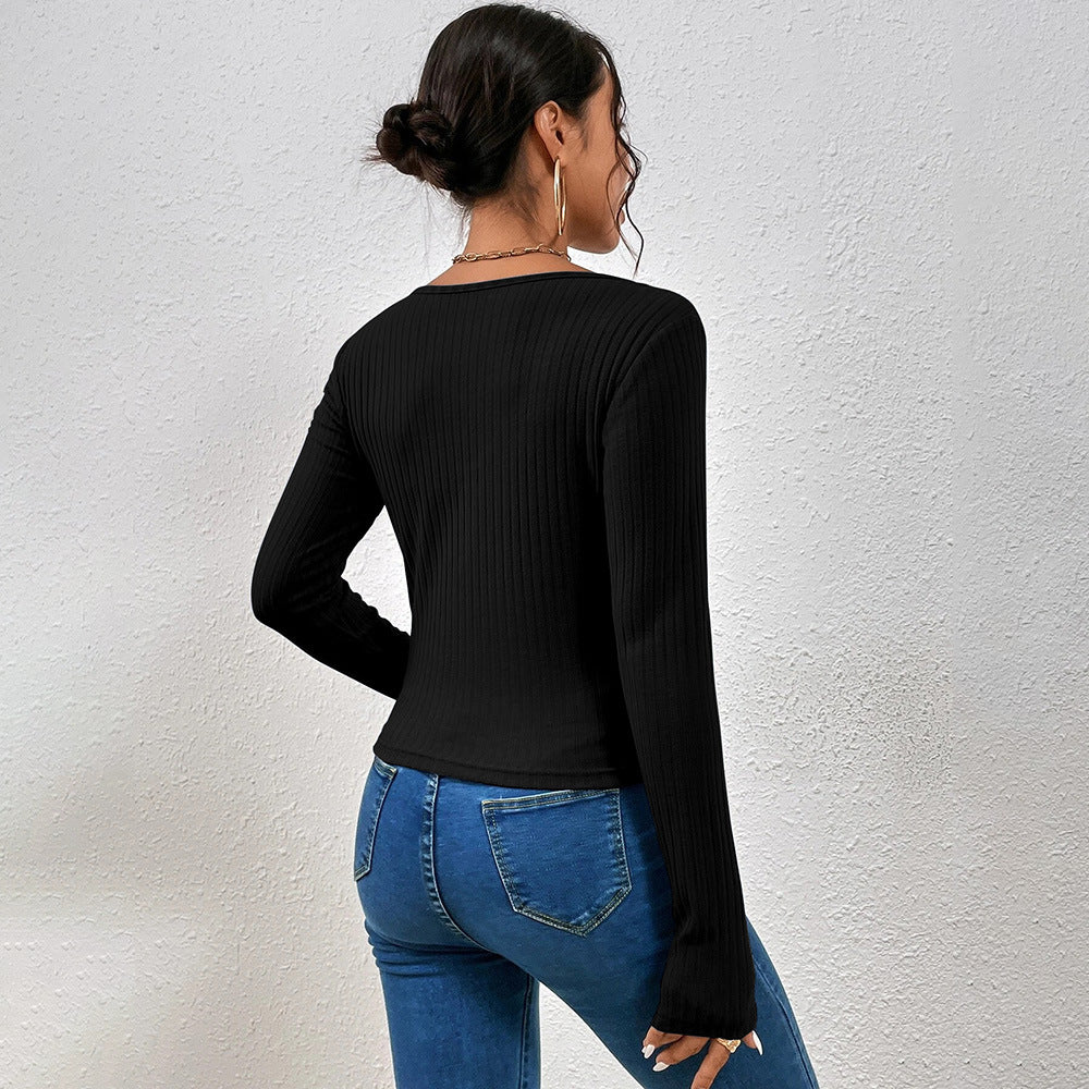 Damen geripptes Langarmshirt mit gekreuztem V‑Ausschnitt, ausgestellten Manschetten und figurbetonter Stretch-Passform Shop Nory