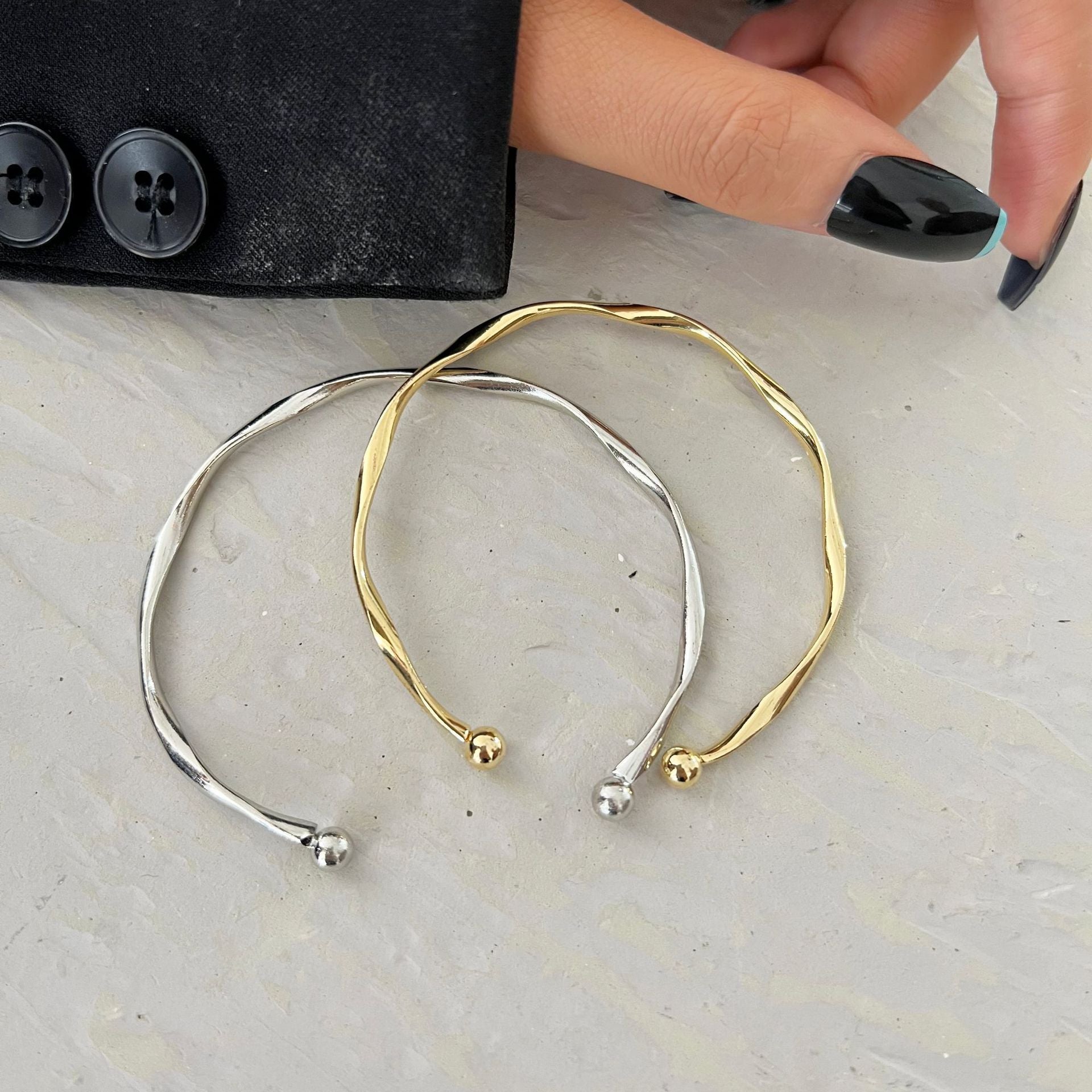 Damen elegantes und minimalistisches Armband Shop Nory