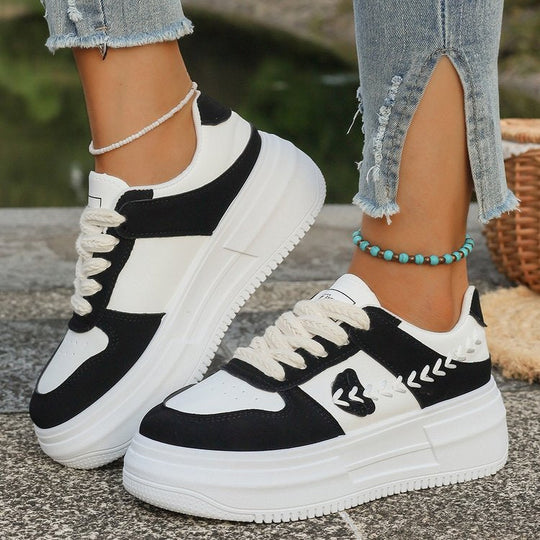 Damen Plateau-Sneaker mit dekorativen Applikationen und dämpfender Sohle