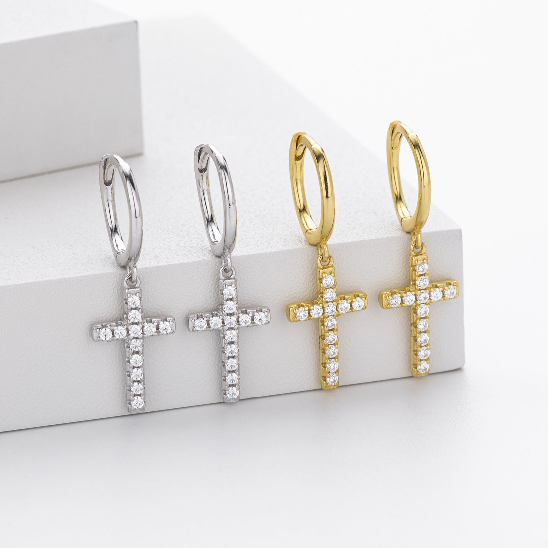 Damen Ohrringe mit Kreuz-Design aus 925 Sterling Silber und hochwertigem Zirkon Shop Nory