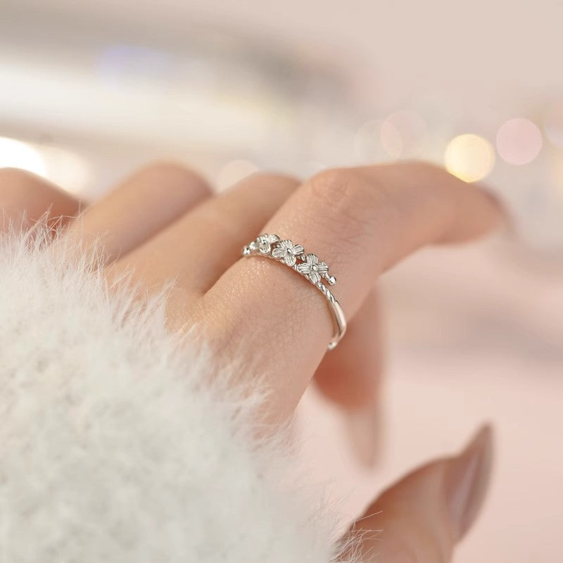 Damen zierlicher Blumenring mit detailreicher Verarbeitung Shop Nory