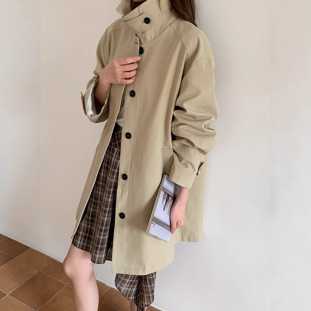 Damen Boxy-Kurzmantel mit hohem Stehkragen sichtbarer Knopfverschluss und seitlichen Eingrifftaschen Shop Nory