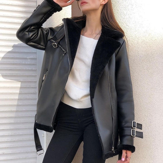 Damen Oversized Kunstleder-Fliegerjacke mit Teddyfell-Futter und Schnallen Shop Nory