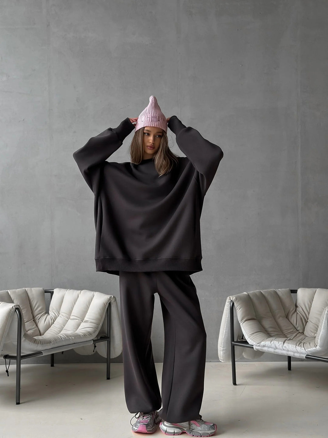 Damen Oversized Lounge-Set aus schwerem Neopren-ähnlichem Fleece mit weitem Raglan-Sweater und gerader Relax-Hose Shop Nory