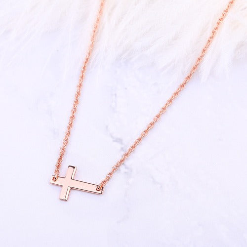 Damen Halskette mit elegantem Kreuz-Anhänger und zartem Design Shop Nory