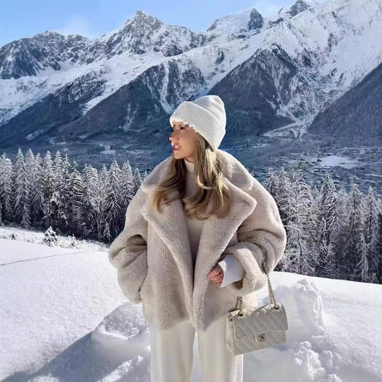 Damen Kurz geschnittene Teddyjacke im Lammfell‑Look mit Oversize‑Reverskragen Shop Nory