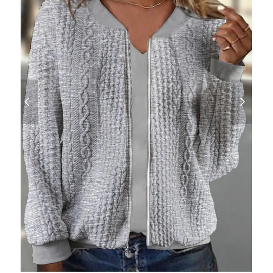 Damen Strickjacke mit modernem Kabelstrickmuster und eleganter Schnittführung