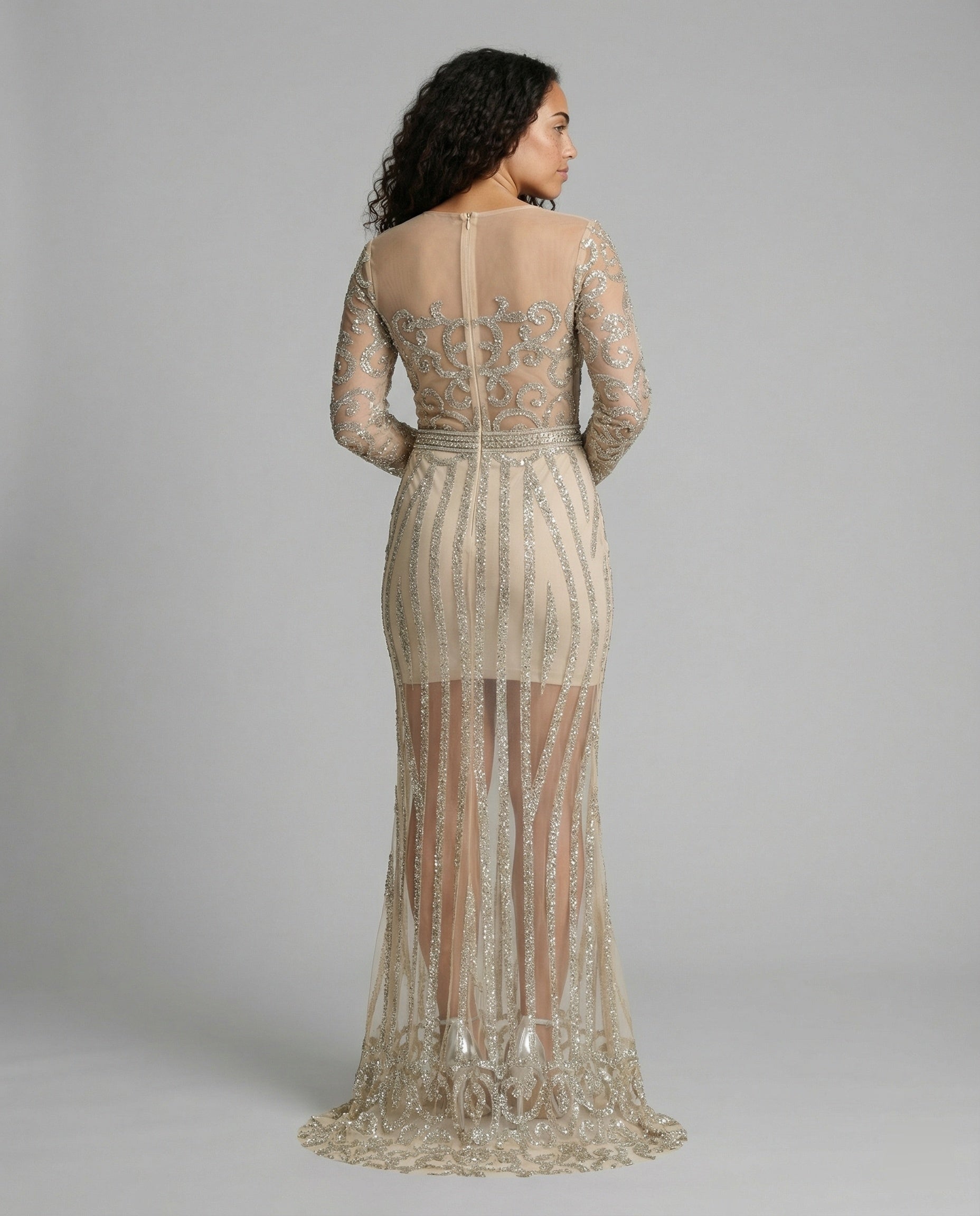 Damen-Nachtschlaf Ballkleid mit Halbtransparentem Stoff und Juwelen