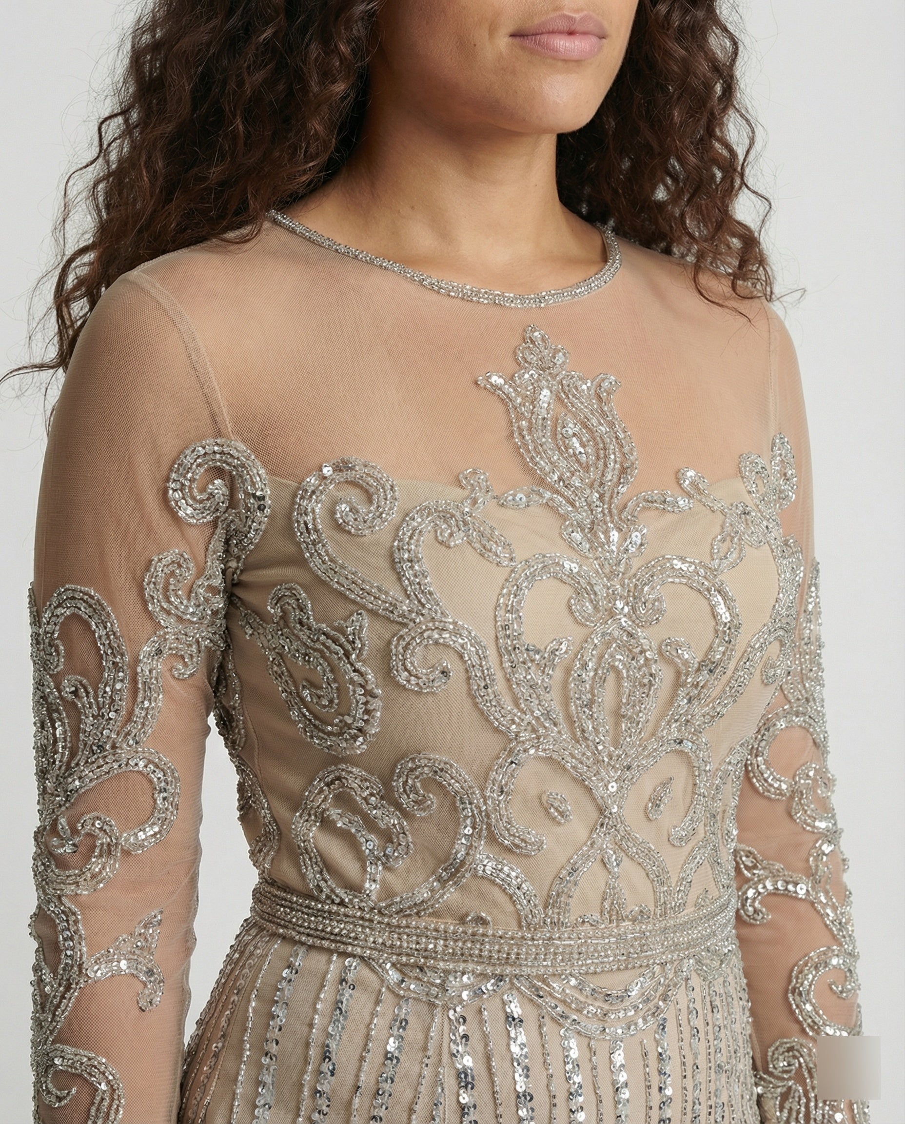 Damen-Nachtschlaf Ballkleid mit Halbtransparentem Stoff und Juwelen