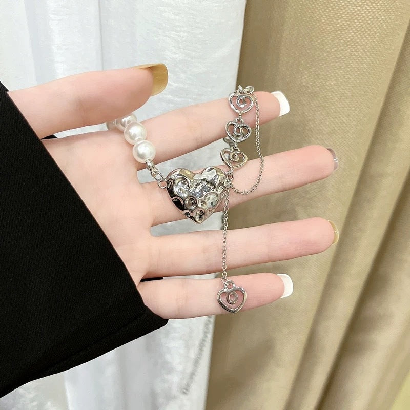 Damen Halskette mit verspieltem Herz-Design und edlen Perlenakzenten Shop Nory