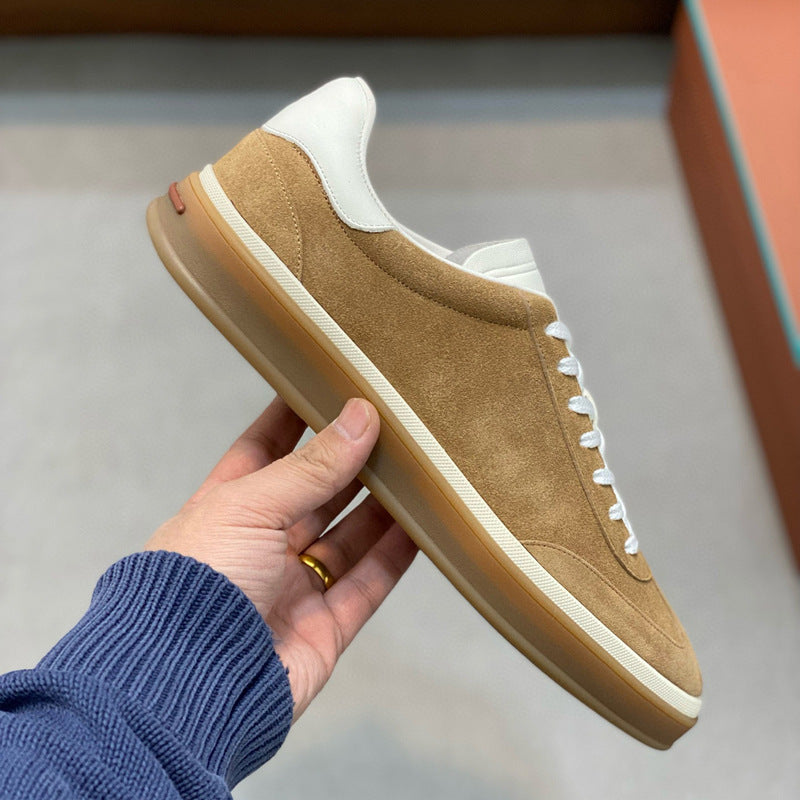 Damen Sneaker aus weichem Wildleder mit raffiniertem Schnürsystem