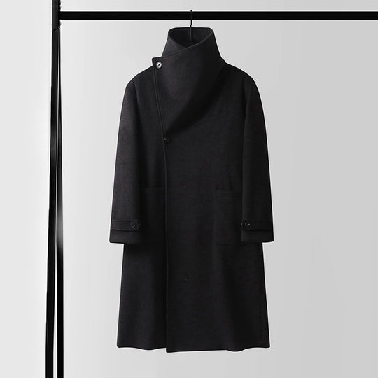 Herren Maxilanger Wollmantel mit hohem Stehkragen, asymmetrischer Knopfleiste und Bindegürtel Shop Nory