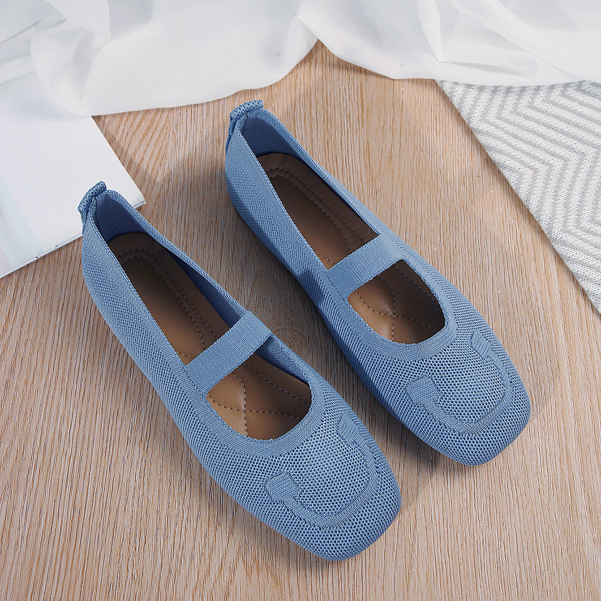 Damen atmungsaktive Ballerinas mit flexiblem Gummi-Obermaterial und verstellbarem Riemen