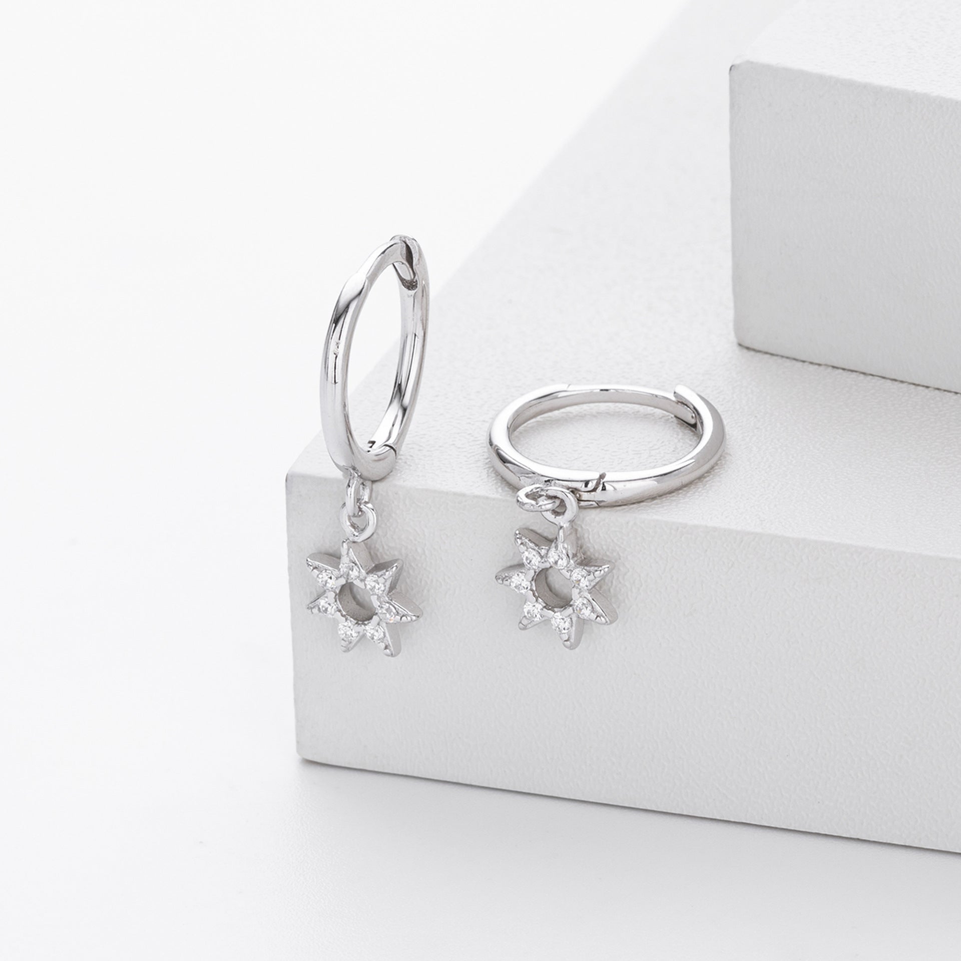 Damen Ohrhänger mit funkelndem Sternmotiv aus hochwertigem 925 Sterling Silber Shop Nory