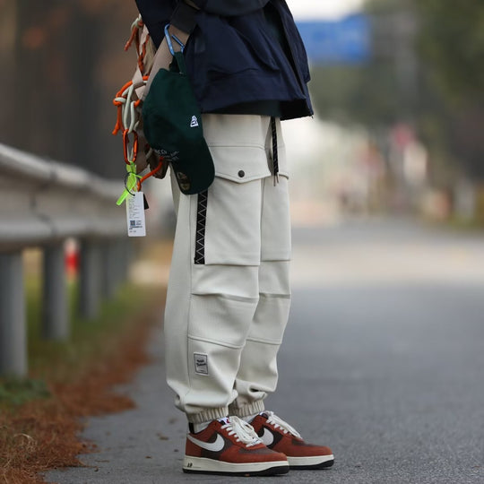 Herren weite Cargo-Jogginghose mit Kordelzug Klapptaschen und elastischen Bündchen Shop Nory