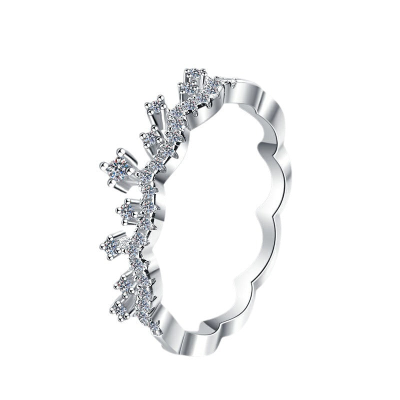 Damenring mit elegantem Wellenmuster und funkelnden Zirkonia Shop Nory