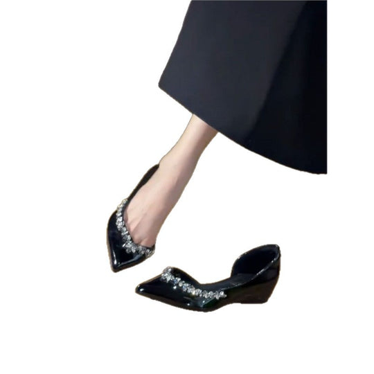 Damen Spitz zulaufende Patent‑Mule mit niedrigem Keilabsatz und funkelnder Kristallbordüre Shop Nory