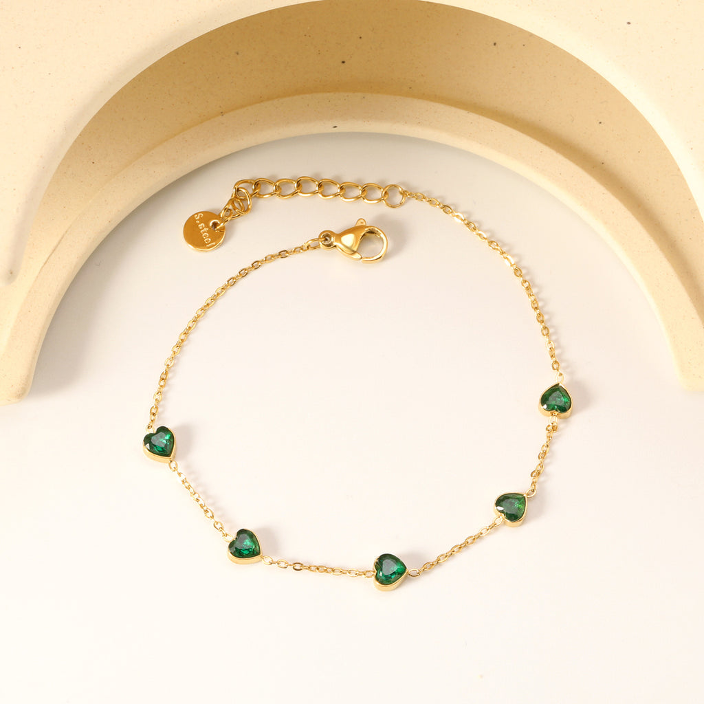 Damen Armband mit herzförmigen Kristallanhängern und verstellbarem Kettendesign Shop Nory